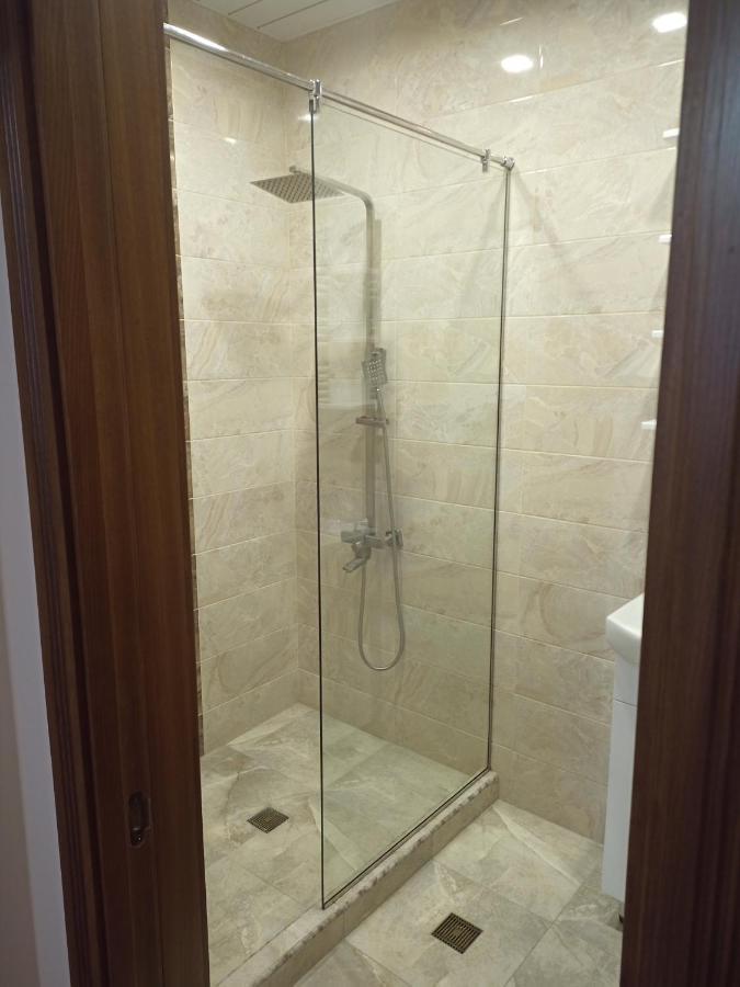 Spacious One Bedroom Apartment In The City Centre Erevan Exterior foto