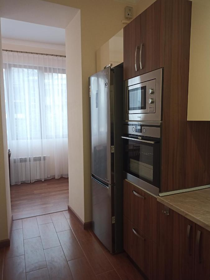 Spacious One Bedroom Apartment In The City Centre Erevan Exterior foto